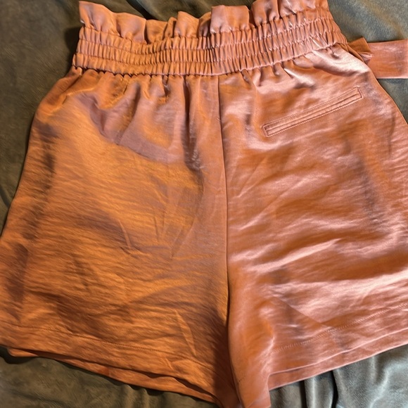 Jennifer Lopez size small rose pink shorts - Picture 4 of 5